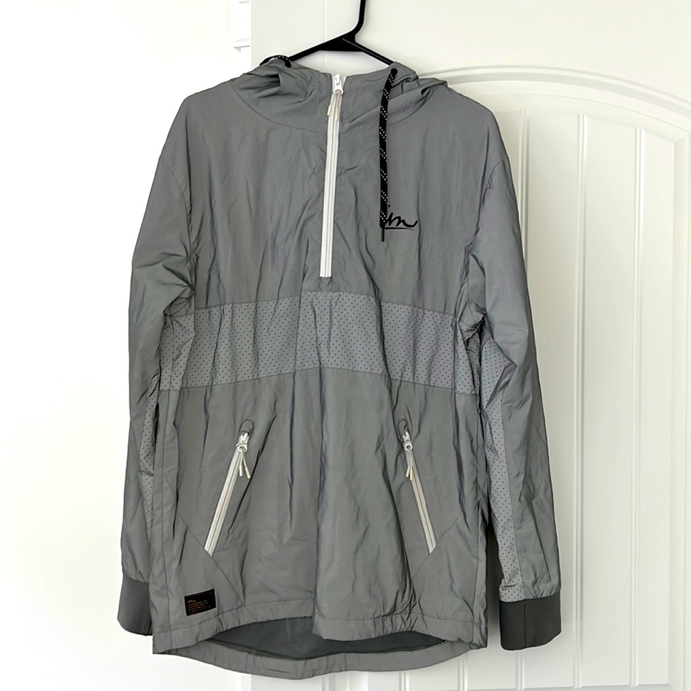 Size Medium Imperial Motion pullover